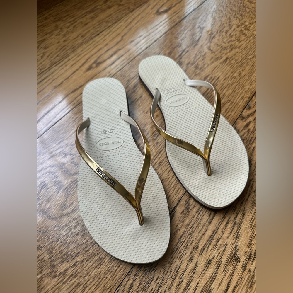 HAVAIANAS flip flops, color Gold, size 39-40.